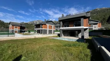 Uygun Fiyatlı Dört Yatak Odalı Müstakil Uzumlu Türk Villa